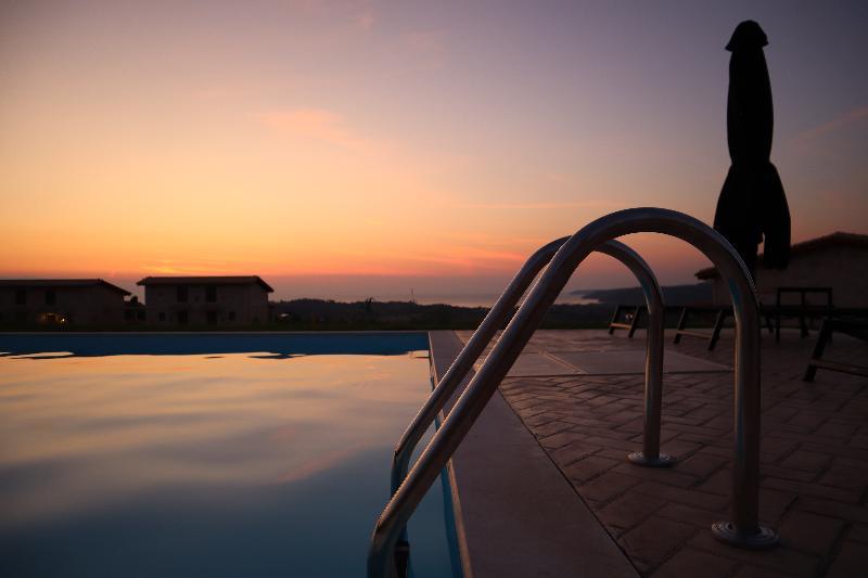 Mint Retreat Suites (Adults Only) Kalandra Dış mekan fotoğraf